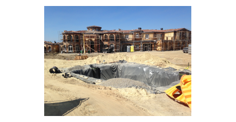 Laying liner for a swimming pool